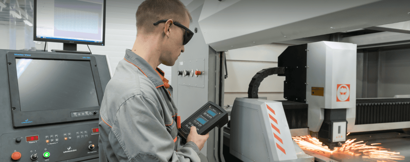 Remote monitoring system for CNC machines in industrial automation optimizing production and reducing downtime.